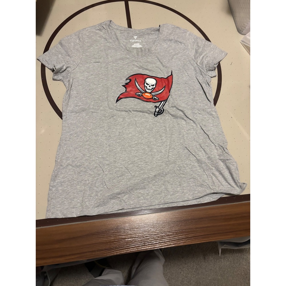 1266 Fanatics Tampa Bay Buccaneers Bucky 7 V-Neck T-Shirt Gray Womens XL